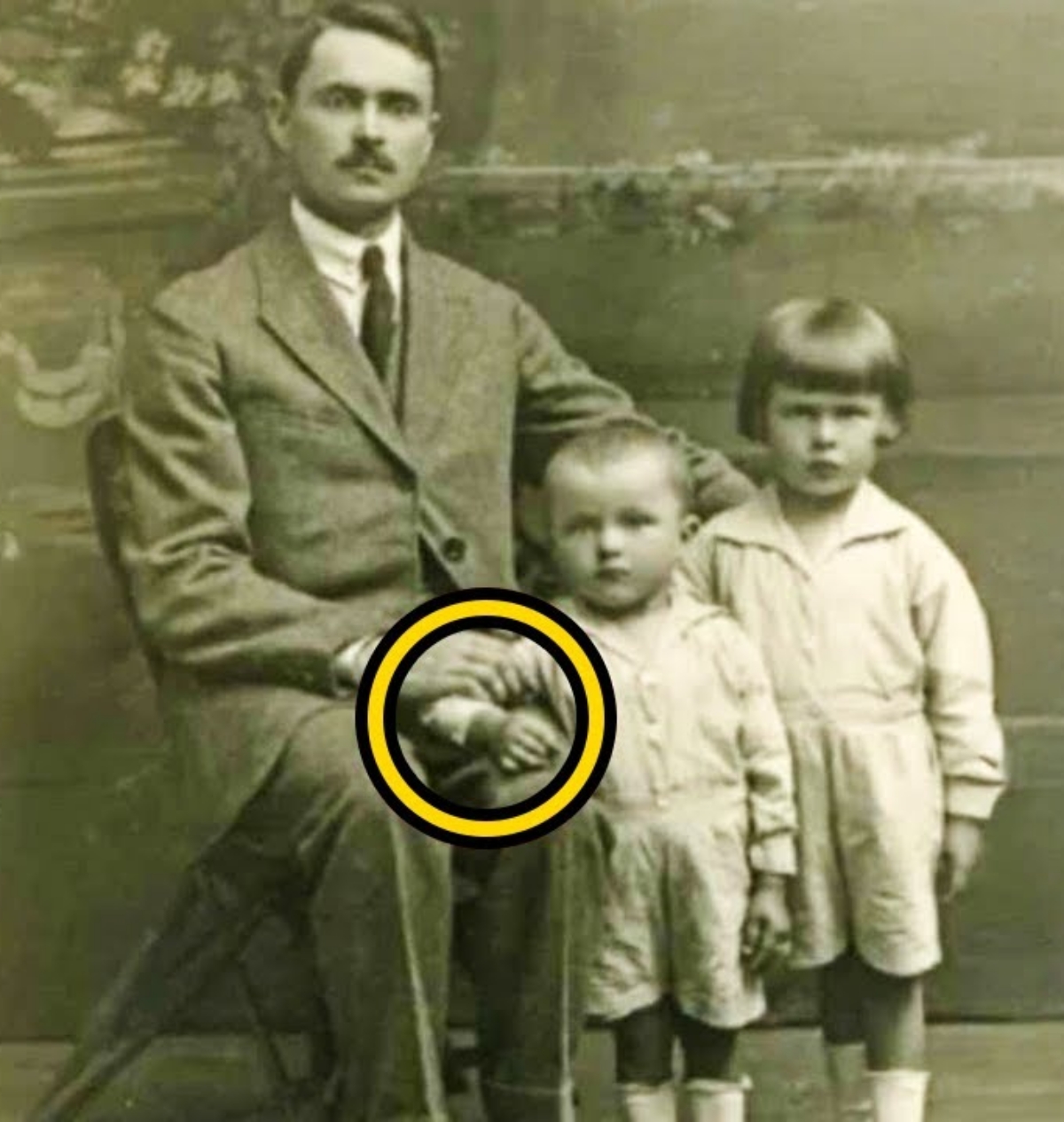 Grandfather Finds Old Family Photo, He Looks Closer And IMMEDIATELY Turns Pale When He Sees…
