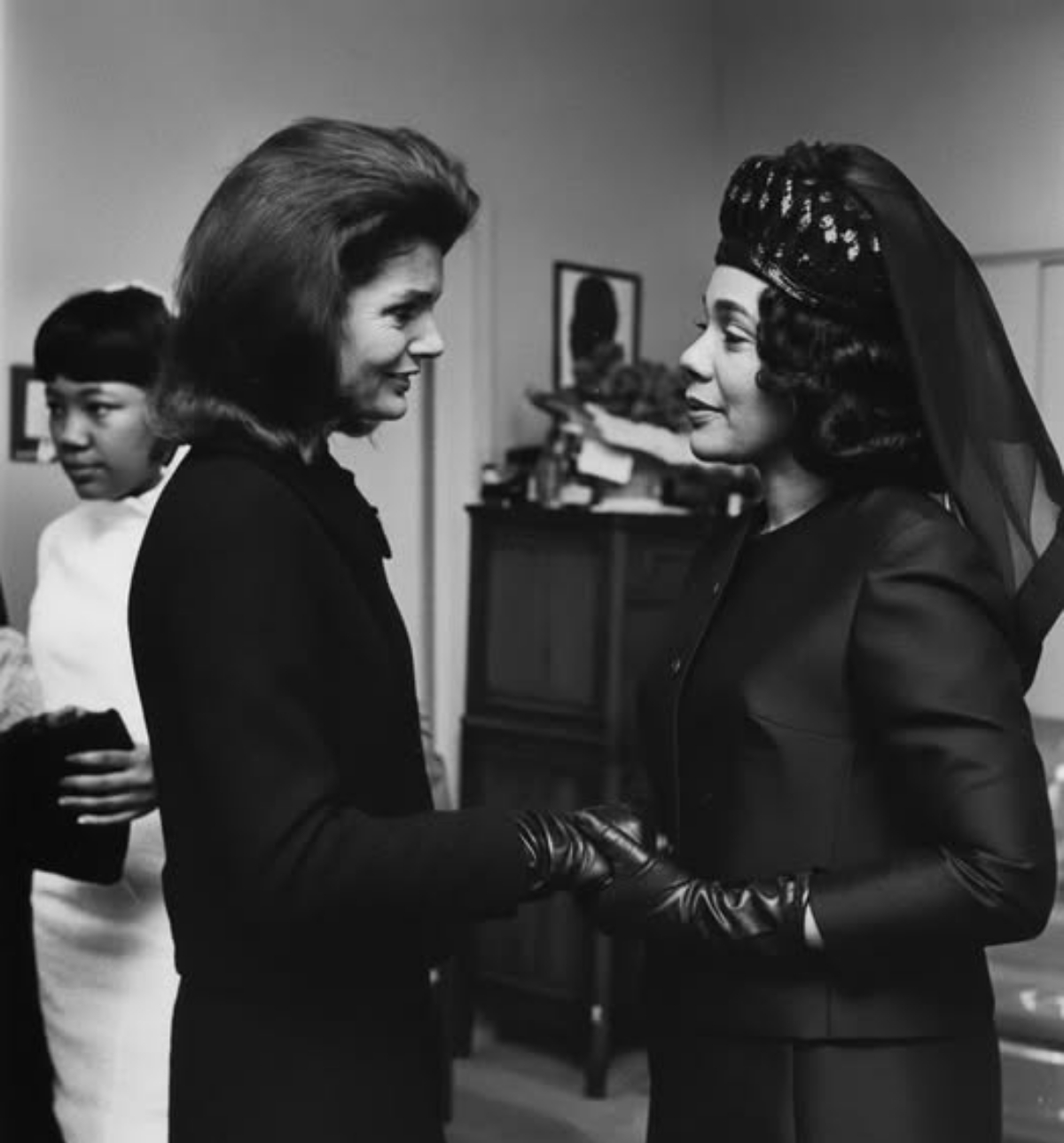 When Two Widows Met: The Hidden Story Behind This Haunting Photograph