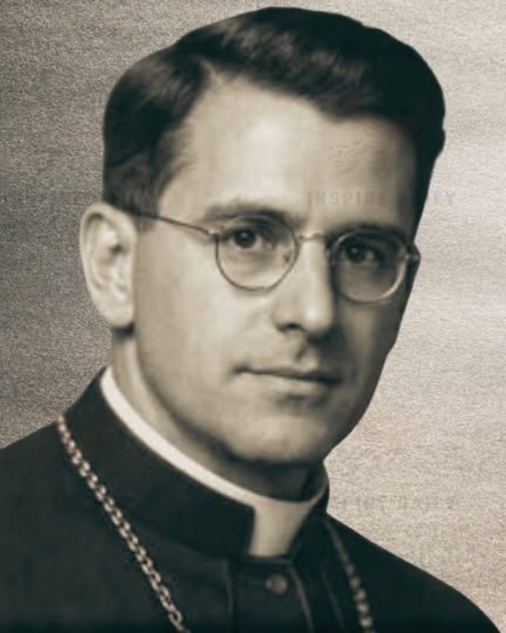 The Priest Who Turned the Vatican Into a Secret Refuge—and Rewrote Dozens of Fates